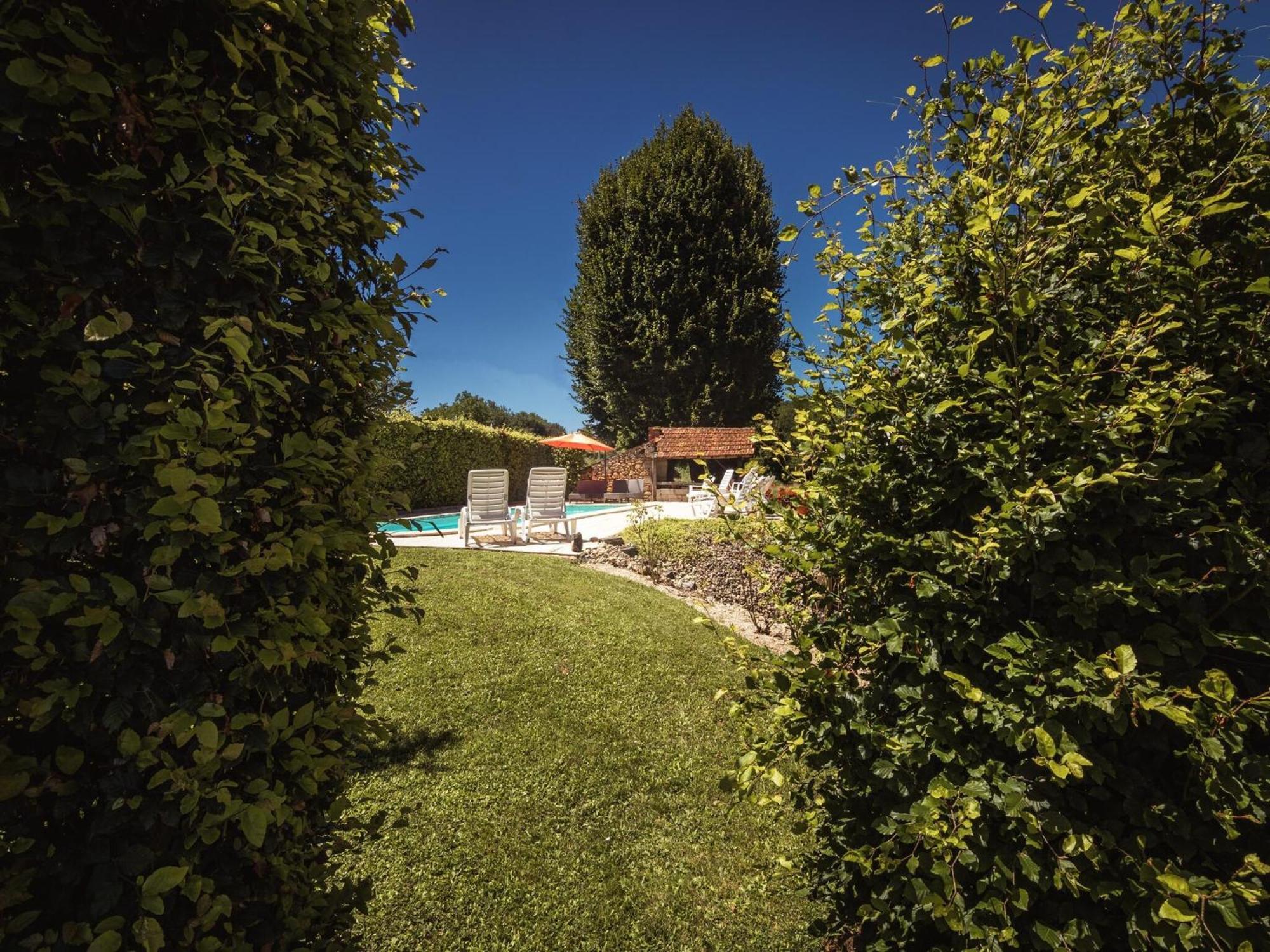 Charming Gite With Pool In Vezac Beynac-et-Cazenac Extérieur photo
